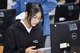 Thí sinh dự thi đánh giá tư duy. (Ảnh: Hust)