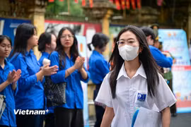 Thí sinh dự thi tốt nghiệp trung học phổ thông sáng nay tại Hà Nội. (Ảnh: Minh Sơn/Vietnam+)