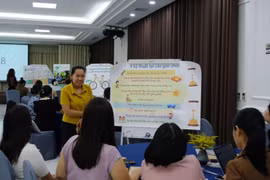 Đại diện địa phương đã triển khai dự án TALK chia sẻ kinh nghiệm thực tế với các đại biểu tại hội thảo. (Ảnh: Vietnam+)