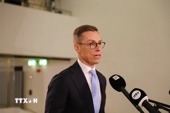 Tổng thống Phần Lan Alexander Stubb phát biểu với báo giới tại Helsinki. (Ảnh: THX/TTXVN)