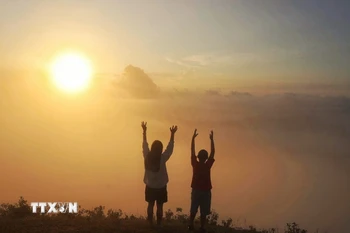 Đón bình minh ở cao nguyên Đồng Cao. (Ảnh: Danh Lam/TTXVN)