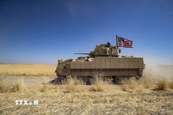 Binh sỹ Mỹ tuần tra tại thị trấn al-Malikiya, tỉnh Hasakeh (Syria). (Ảnh: al-monitor.com/TTXVN)