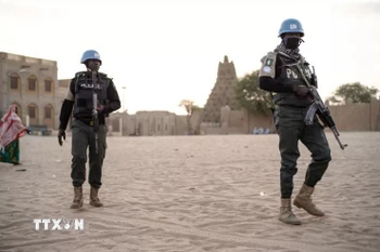 Cảnh sát Nigeria thuộc Phái bộ Liên hợp quốc về an ninh tại Mali (MINUSMA) tuần tra tại Timbuktu. (Ảnh: Sputnik/TTXVN)