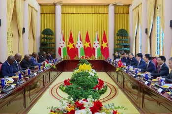 Quang cảnh hội đàm giữa Chủ tịch nước Lương Cường và Tổng thống Burundi