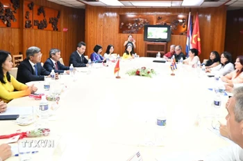 Đoàn đại biểu Tỉnh ủy Đồng Nai gặp Bí thư thứ Nhất tỉnh Pinar del Río Yamilé Ramos Cordero. (Ảnh: Việt Hùng/TTXVN)