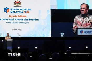 Thủ tướng Anwar Ibrahim phát biểu tại diễn đàn. (Ảnh: Viên Luyến/TTXVN)