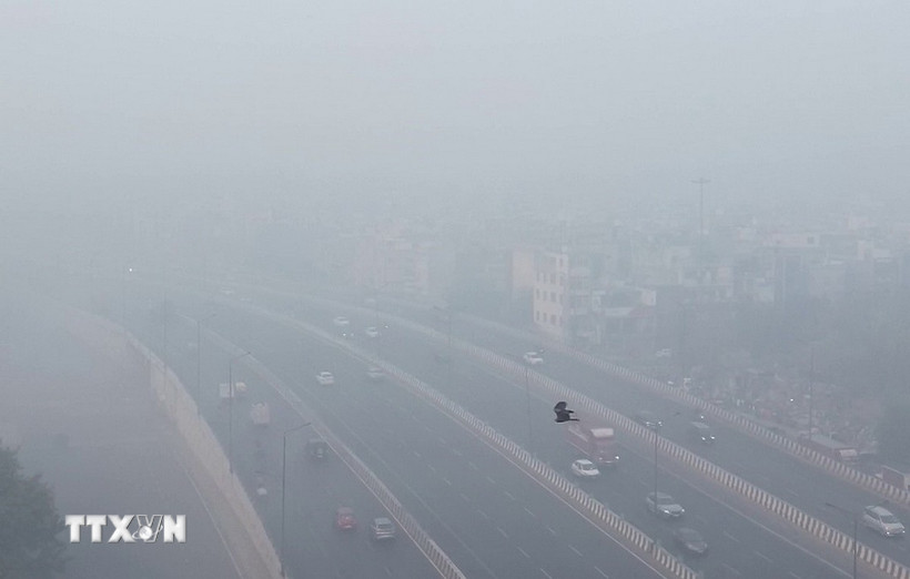 Ô nhiễm không khí nghiêm trọng tại thủ đô New Delhi, Ấn Độ ngày 14/12. (Ảnh: ANI/TTXVN)