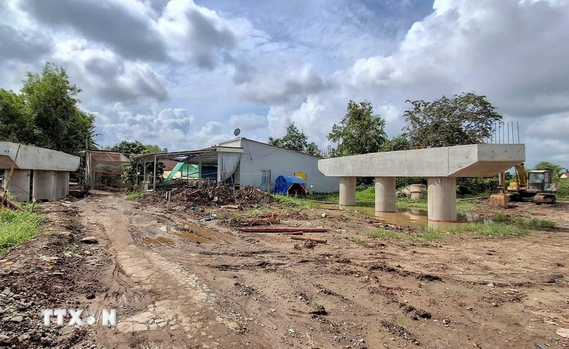 Dự án Đường tỉnh 918 (giai đoạn 2) đi qua quận Bình Thủy và huyện Phong Điền (Cần Thơ), với tổng mức 877 tỷ đồng còn nhiều vị trí chưa giải phóng mặt bằng. (Ảnh: TTXVN phát)