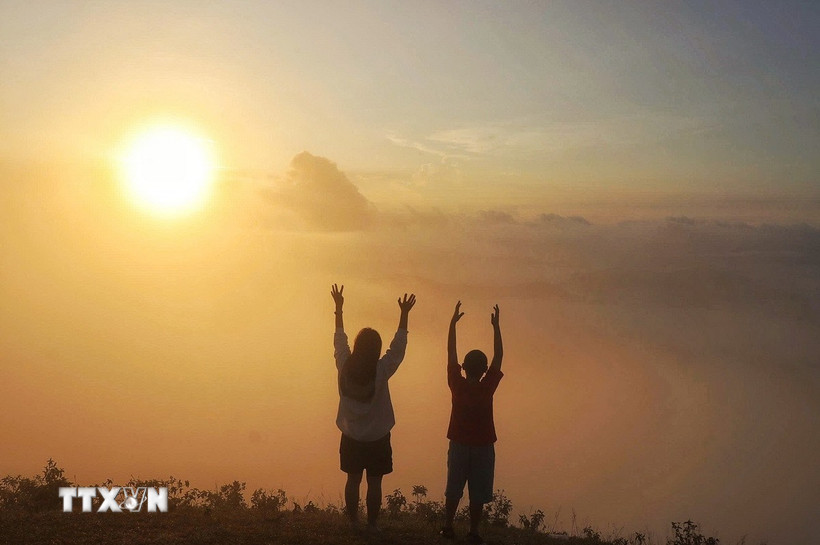 Đón bình minh ở cao nguyên Đồng Cao. (Ảnh: Danh Lam/TTXVN)