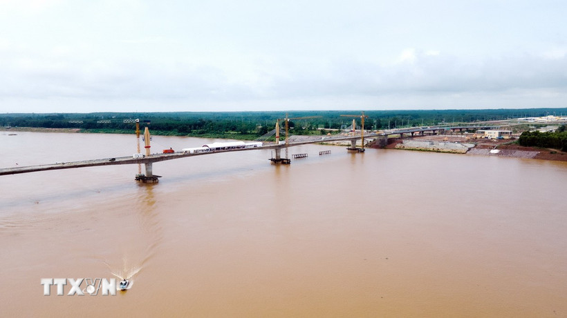 Cầu hữu nghị Lào-Thái số 5 sẽ được khánh thành và đưa vào sử dụng cuối năm 2025, tạo điều kiện thuận lợi trong việc phát triển giao thông kết nối các nước trong khu vực. (Ảnh: Đỗ Bá Thành/TTXVN)