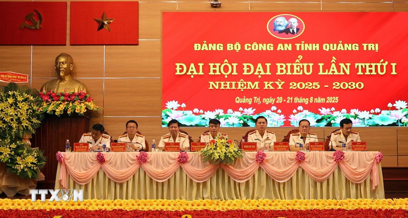 Đoàn Chủ tịch điều hành Đại hội. (Ảnh: Nguyên Linh/TTXVN)