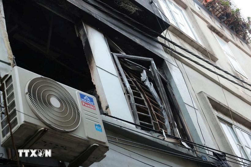 Vụ cháy tại ngôi nhà 3 tầng ở số 87a ngách 99/110/85 Định Công Hạ (Hoàng Mai, Hà Nội) khiến 4 người thương vong. (Ảnh: Hoàng Hiếu/TTXVN)