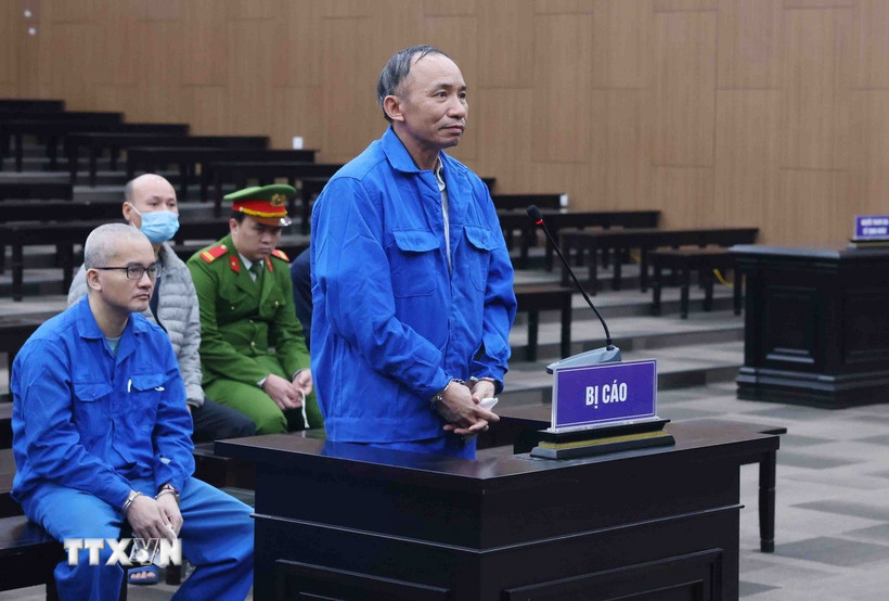 Bị cáo Nguyễn Trọng Đường (cựu Phó Vụ trưởng Vụ Kế hoạch-Tài chính, Bộ Thông tin và Truyền thông, nguyên Giám đốc VNCERT) khai báo trước tòa. (Ảnh: Phạm Kiên/TTXVN)