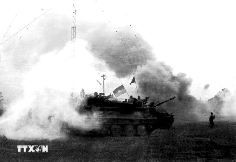 Ngày 9/4/1975, quân Giải phóng thần tốc tiến về giải phóng Xuân Lộc, mở màn Chiến dịch Hồ Chí Minh. (Ảnh: Tư liệu TTXVN)