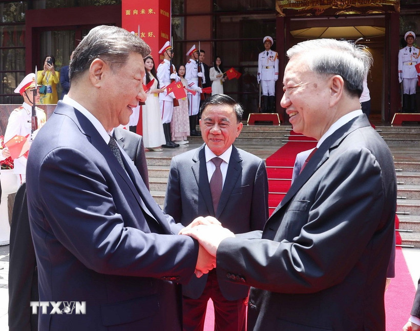 Tổng Bí thư Tô Lâm chia tay Tổng Bí thư, Chủ tịch nước Trung Quốc Tập Cận Bình. (Ảnh: Thống Nhất/TTXVN)