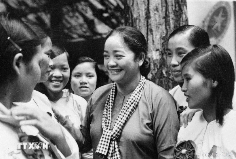 Tên tuổi của nữ tướng Nguyễn Thị Định gắn liền với sự ra đời và trưởng thành của Đội quân tóc dài Bến Tre (1967). (Ảnh: Tư liệu TTXVN)