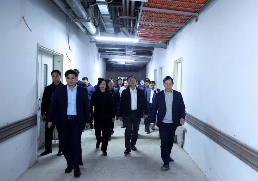 Đoàn kiểm tra tiến độ Dự án cơ sở 2 các Bệnh viện Bạch Mai và Việt Đức (Ảnh: Tuấn Anh/TTXVN)