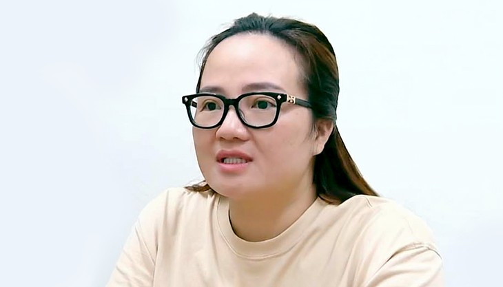 Hoàng Hường tại cơ quan công an. (Nguồn: VTV)