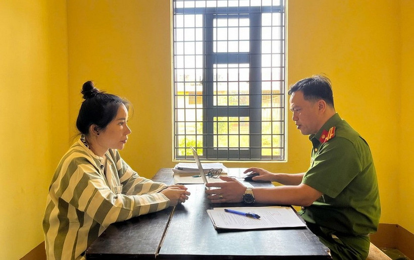 Cơ quan Công an lấy lời khai đối tượng Nguyễn Thị Kiều Chi. (Ảnh: Công an cung cấp)