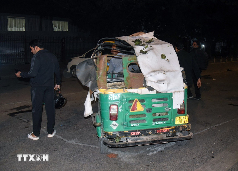 Hiện trường vụ nổ gần Pháo đài Đỏ ở thủ đô New Delhi, Ấn Độ. (Ảnh: ANI/TTXVN)