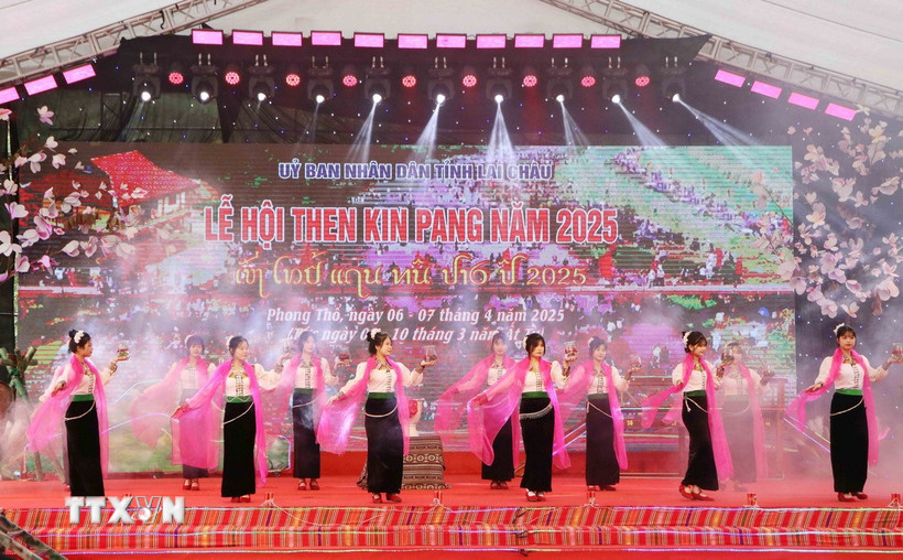 Lễ hội Then Kin Pang năm 2025 với chủ đề “Lời Then vọng mãi.” (Ảnh: Nguyễn Oanh/TTXVN)