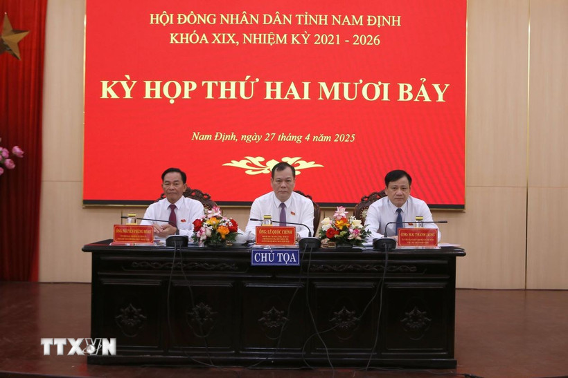 Chủ tọa kỳ họp thứ 27, Hội đồng Nhân dân tỉnh Nam Định khoá XIX, nhiệm kỳ 2021-2026. (Ảnh: Công Luật/TTXVN)