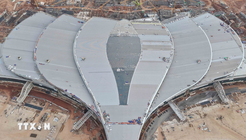 Mái nhà ga hành khách sân bay Long Thành cơ bản đã hoàn thành. (Ảnh: Công Phong/TTXVN)