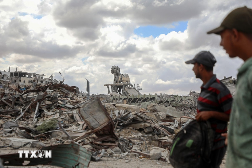 Các tòa nhà bị phá hủy do xung đột tại Khan Younis, Dải Gaza. (Ảnh: THX/TTXVN)