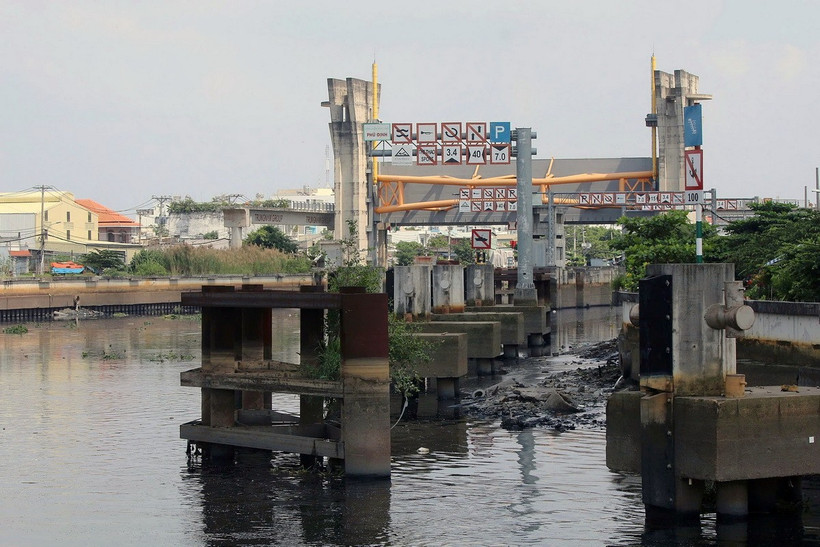 Dự án chống ngập do triều cường trị giá 10.000 tỷ đồng tại Thành phố Hồ Chí Minh vẫn chưa đi vào vận hành. (Ảnh: TTXVN phát)