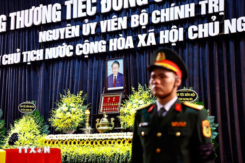 Linh cữu nguyên Chủ tịch nước Trần Đức Lương quàn tại Nhà tang lễ Quốc gia số 5 Trần Thánh Tông, Hà Nội. (Ảnh: TTXVN)