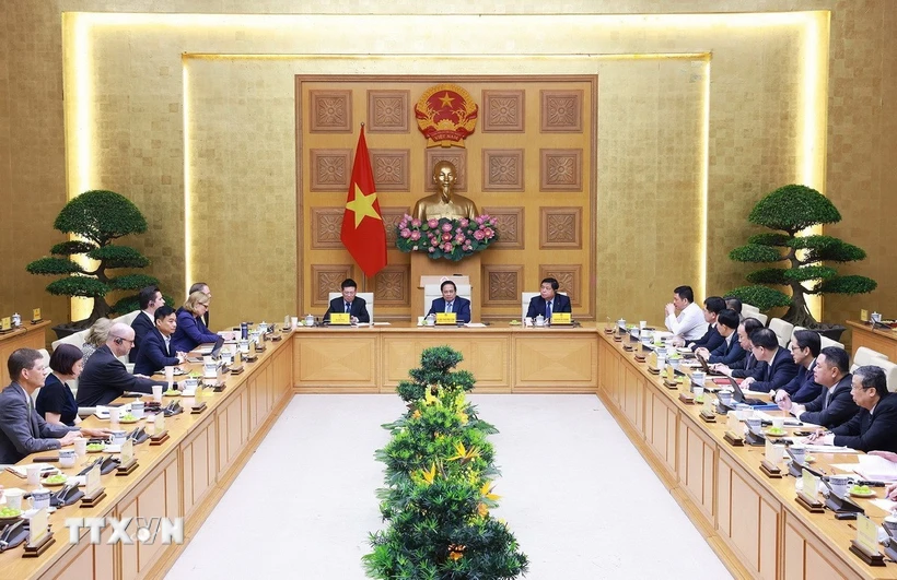 Thủ tướng Phạm Minh Chính gặp mặt đại diện các doanh nghiệp Hoa Kỳ đang đầu tư, kinh doanh tại Việt Nam. (Ảnh: Dương Giang/TTXVN)