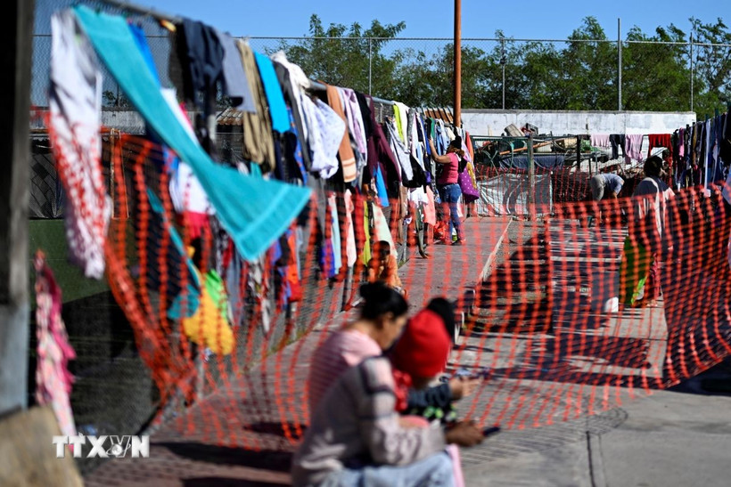 Người di cư tại khu tạm trú ở Reynosa, Tamaulipas, Mexico. (Ảnh: THX/TTXVN)
