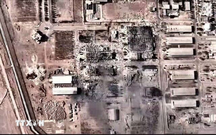 Cơ sở hạt nhân Isfahan của Iran bị phá hủy nặng nề trong đợt không kích sáng 21/6. (Ảnh: TTXVN phát)