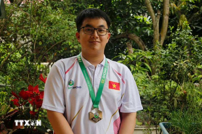 Chân dung Nguyễn Ngô Đức - chàng trai “Vàng” Olympic Hóa học quốc tế Mendeleev (IMChO) năm 2025. (Ảnh: Bích Huệ/TTXVN)
