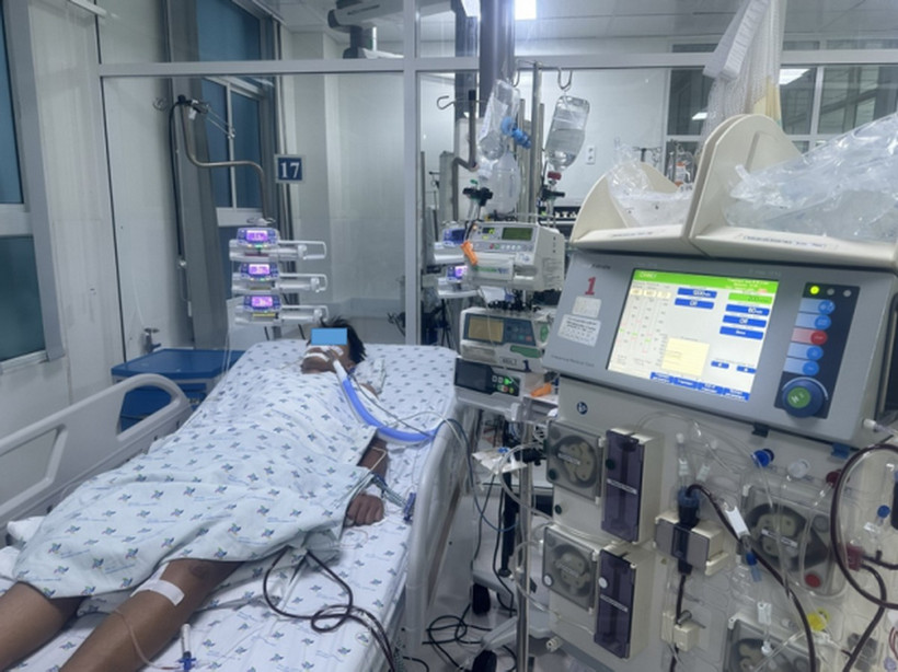 Bệnh nhi N. Đ. N. Đ. chẩn đoán sốc sốt xuất huyết dengue nặng suy đa cơ quan. (Nguồn: Bệnh viện Nhi Đồng Thành phố)