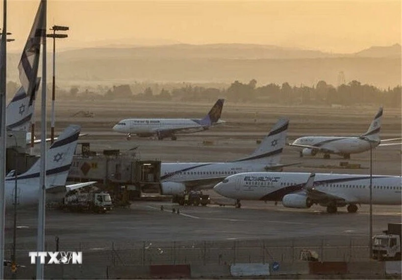 Các máy bay tại sân bay Ben Gurion ở miền Trung Israel. (Ảnh: IRNA/TTXVN) Các máy bay tại sân bay Ben Gurion ở miền Trung Israel. (Ảnh: IRNA/TTXVN)