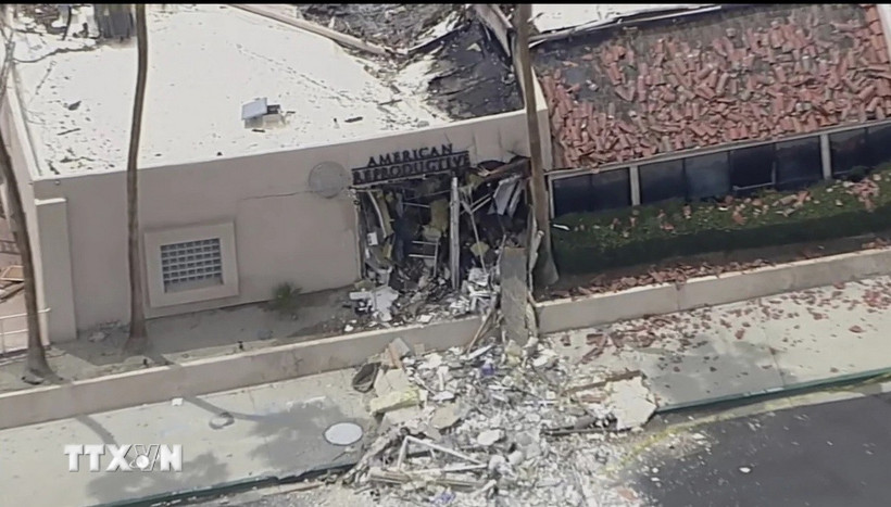 Hiện trường vụ nổ bom ở thành phố Palm Springs, bang California, Mỹ. (Ảnh: AP/TTXVN)