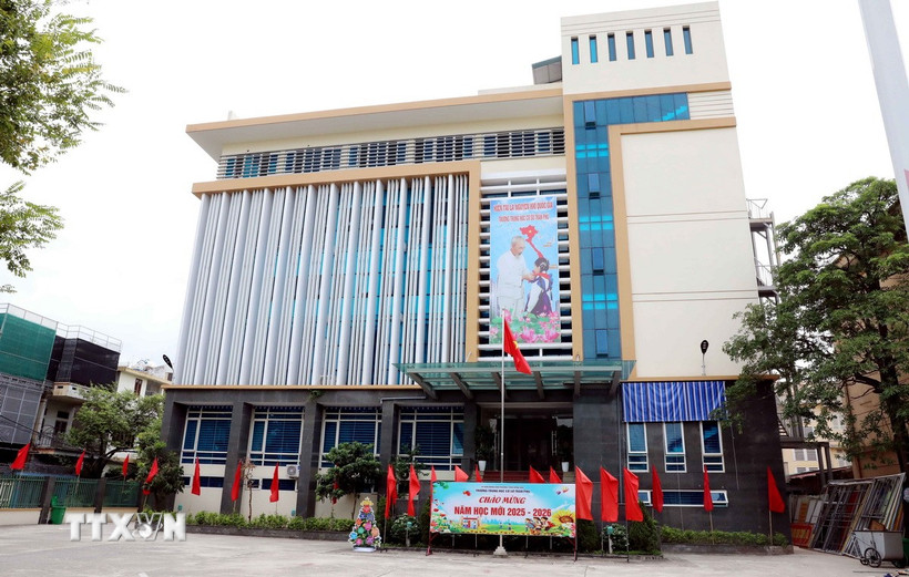 Trụ sở các đơn vị sự nghiệp thuộc Ủy ban Nhân dân thành phố Thái Bình (cũ) được cải tạo thành 4 phòng học, 7 phòng bộ môn và 10 phòng chức năng giúp giải bài toán về cơ sở vật chất cho trường Trung học cơ sở Trần Phú. (Ảnh: Thế Duyệt/TTXVN)