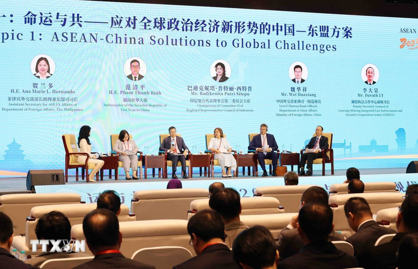 Toàn cảnh Phiên đối thoại chuyên đề cấp cao trong khuôn khổ Tuần lễ ASEAN-Trung Quốc 2025. (Ảnh: Công Tuyên/TTXVN)