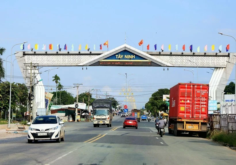 Quốc lộ 22, đoạn qua huyện Trảng Bàng, cửa ngõ vào tỉnh Tây Ninh từ Thành phố Hồ Chí Minh. (Ảnh: Hồng Đạt/TTXVN)
