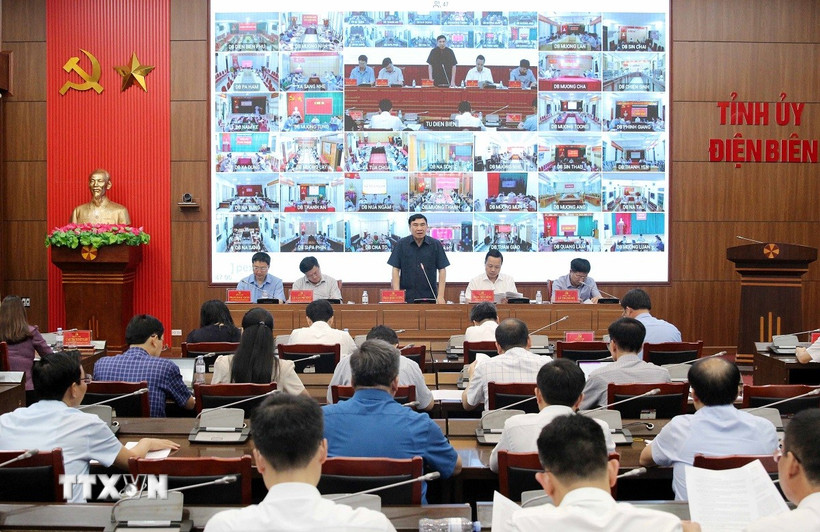 Toàn cảnh hội nghị về xây dựng nhà ở cho đồng bào bị thiệt hại do mưa lũ và xóa nhà tạm, nhà dột nát. (Ảnh: Trung Kiên/TTXVN)