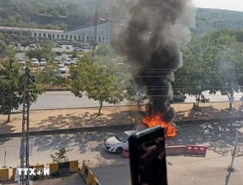 Khói bốc lên từ hiện trường vụ nổ ở Islamabad, Pakistan ngày 11/11. (Ảnh: THX/TTXVN)