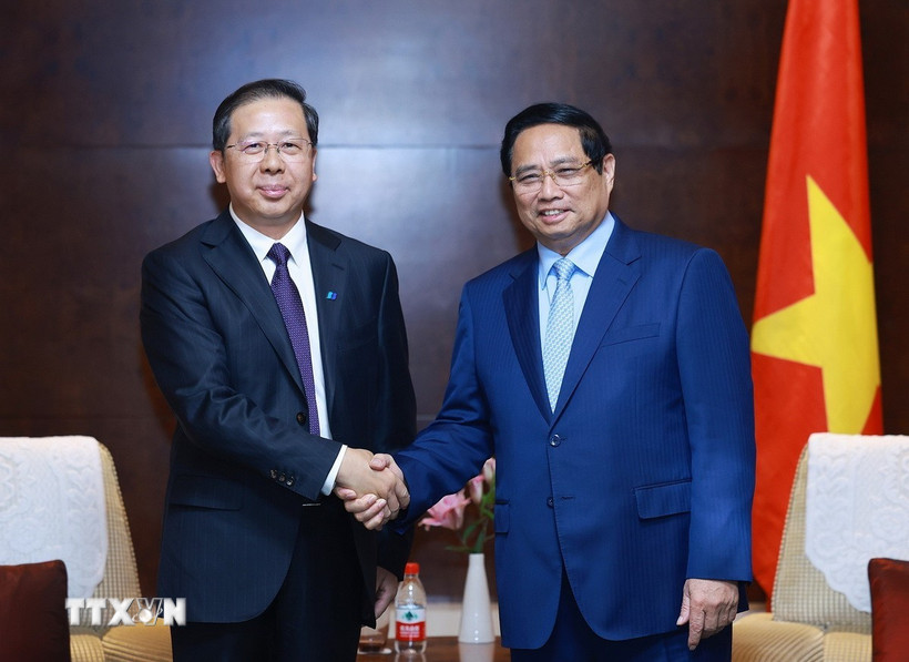 Thủ tướng Phạm Minh Chính tiếp ông Bành Cương Bình, Chủ tịch Hội đồng quản trị Công ty TNHH Tập đoàn Khoa học kỹ thuật Hoa Điện Trung Quốc. (Ảnh: Dương Giang/TTXVN)