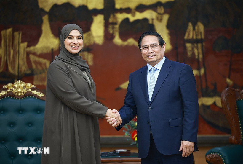 Thủ tướng Phạm Minh Chính tiếp bà Dr. Amna bint Abdullah Al Dahak, Bộ trưởng Bộ Biến đổi khí hậu và Môi trường UAE. (Ảnh: Dương Giang/TTXVN)