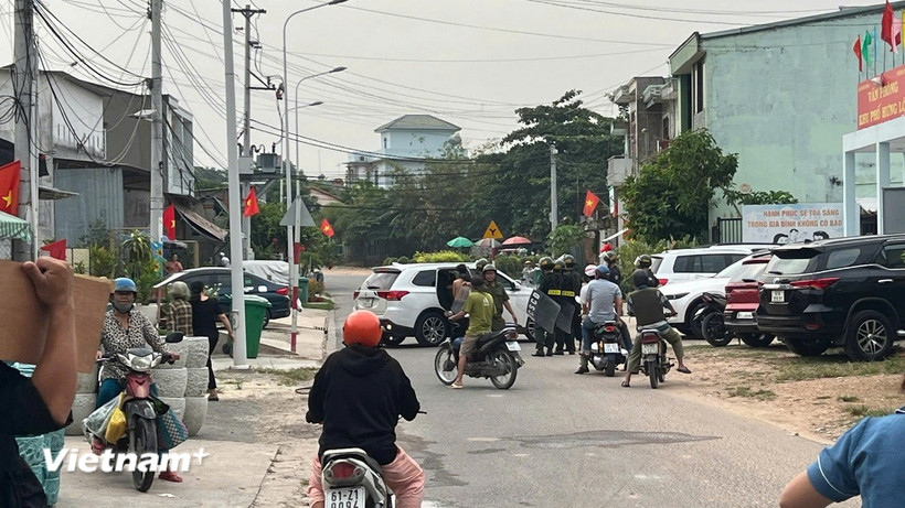 Công an đã có mặt tại hiện trường. (Ảnh: Vietnam+ phát)