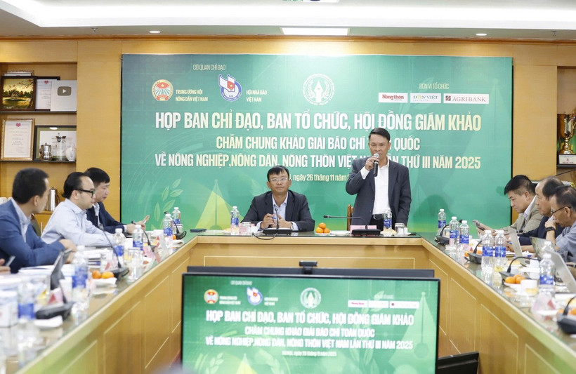 Nếp nhà mới dựng của một gia đình người Mông ở bản Lũng Cẩm chuẩn bị đón Xuân về. (Ảnh : Văn Phát/TTXVN)