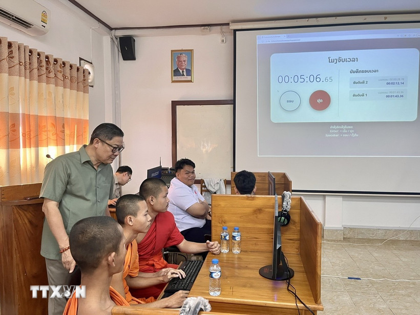 Các thí sinh thực hiện phần thi. (Ảnh: TTXVN phát)