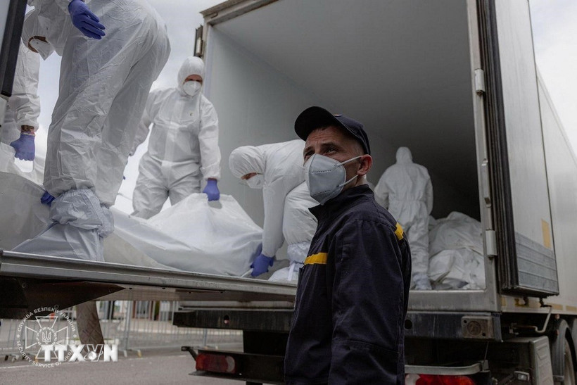 Các thi thể binh sỹ Ukraine được phía Nga trao trả về Ukraine. (Ảnh: AA/TTXVN)