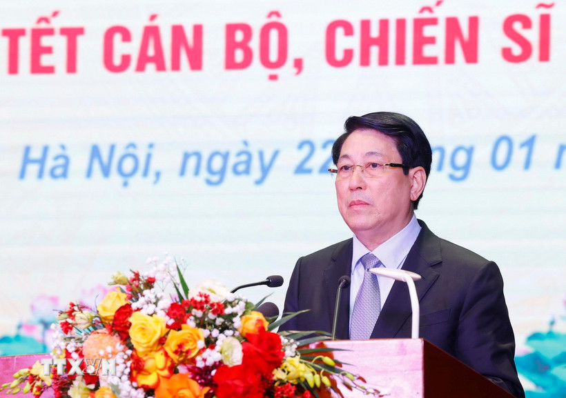 Chủ tịch nước Lương Cường chúc Tết cán bộ, chiến sỹ Bộ Tư lệnh Cảnh vệ. (Ảnh: Lâm Khánh/TTXVN)