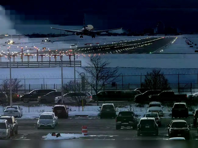 Tổng cộng 1.802 chuyến bay bị hủy và 22.349 chuyến bay bị hoãn do bão Devin. (Nguồn: AP)